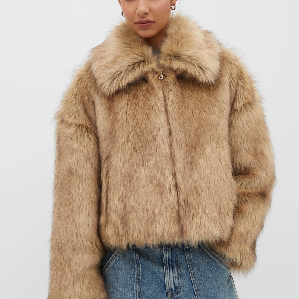 ISO Stradivarius faux fur vintage style coat !!! pls pls pls help!